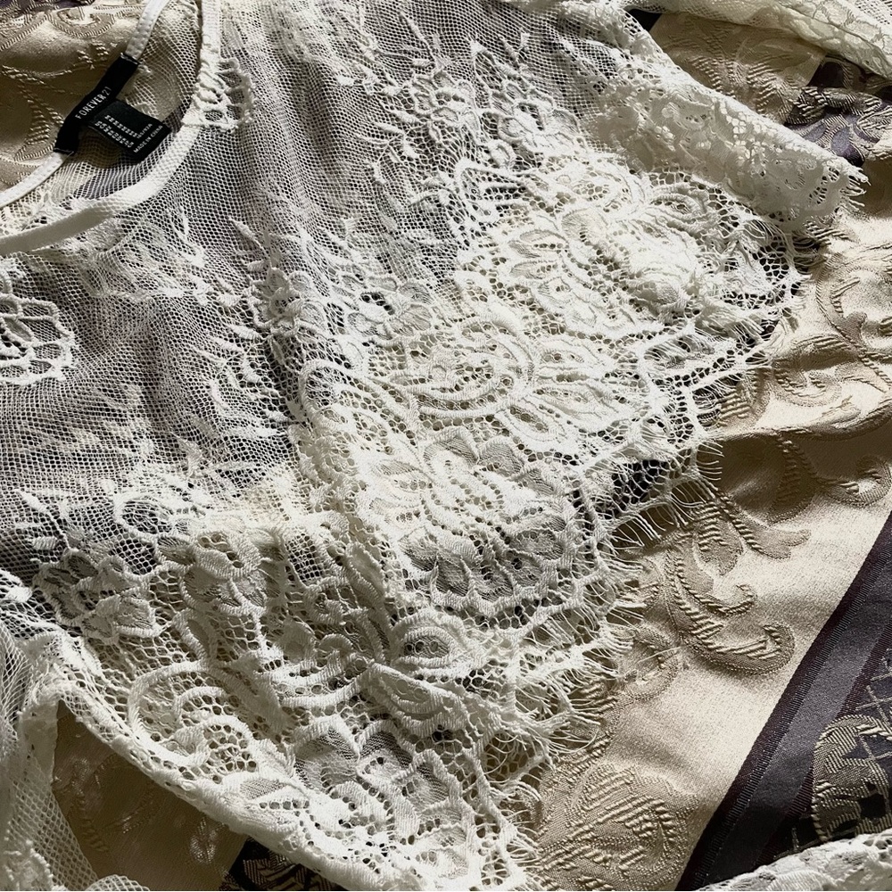 Forever 21 Cropped Crochet Lace Overlay, Off White, Medium Bell Sleeve Frayed - Picture 3 of 5